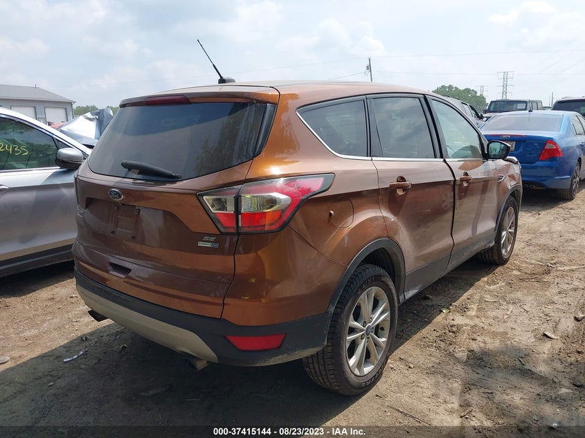 VIN 1FMCU9GD8HUA58985 2017 FORD ESCAPE SE