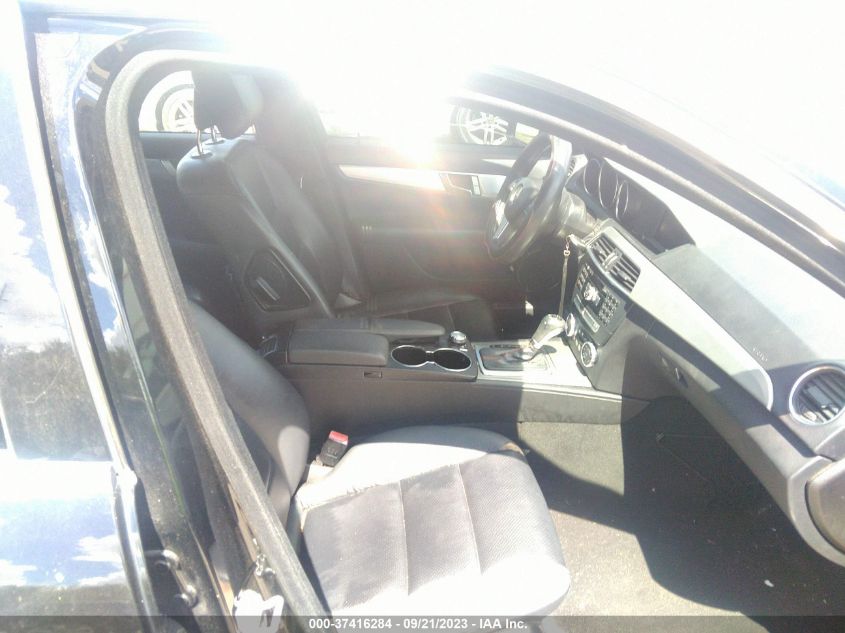 2013 MERCEDES-BENZ C 250 SPORT/LUXURY - WDDGF4HB8DR245906
