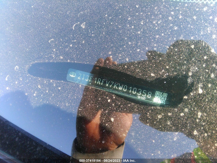 VIN 2T3F1RFV7KW010358 2019 TOYOTA RAV4 LE