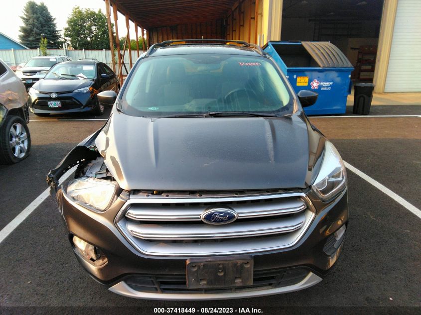 VIN 1FMCU9GD3HUC81015 2017 FORD ESCAPE SE