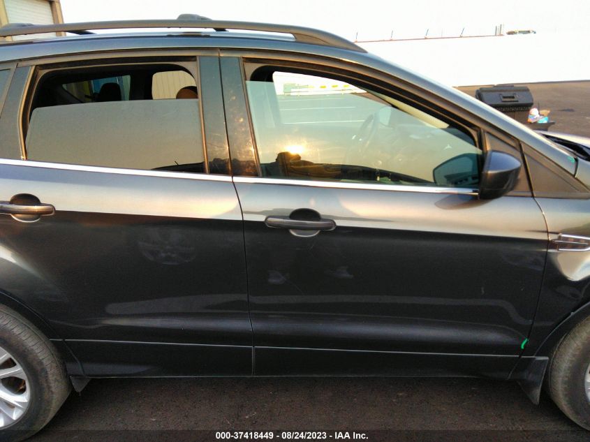 VIN 1FMCU9GD3HUC81015 2017 FORD ESCAPE SE