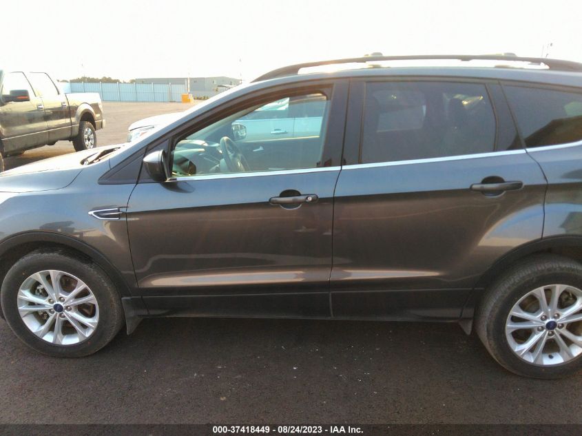 VIN 1FMCU9GD3HUC81015 2017 FORD ESCAPE SE