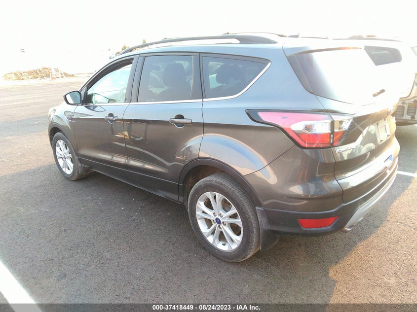 VIN 1FMCU9GD3HUC81015 2017 FORD ESCAPE SE