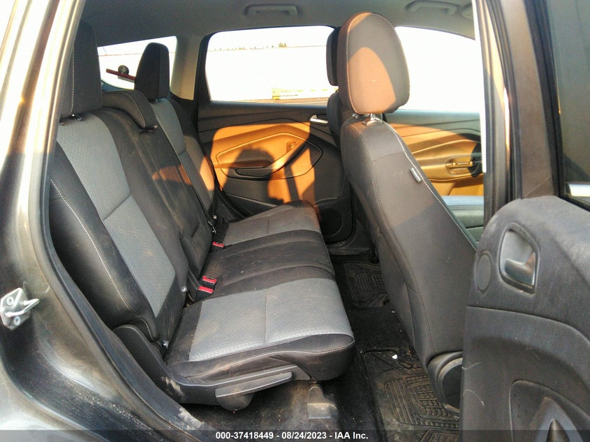 VIN 1FMCU9GD3HUC81015 2017 FORD ESCAPE SE