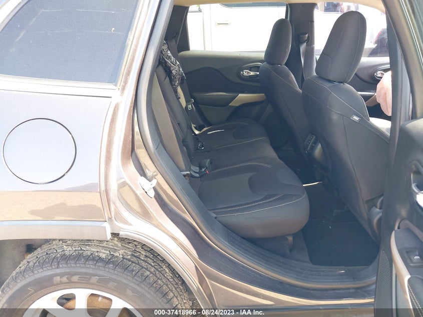 VIN 1C4PJLCB0HW586427 2017 JEEP CHEROKEE LATITUDE