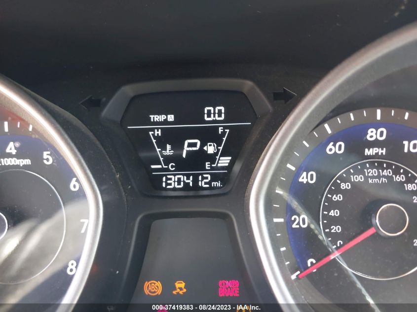 2015 HYUNDAI ELANTRA SE - 5NPDH4AE8FH557004