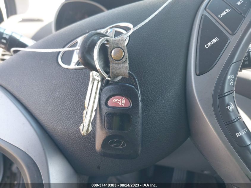 2015 HYUNDAI ELANTRA SE - 5NPDH4AE8FH557004