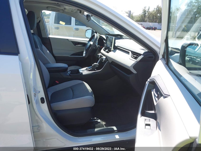 VIN 4T3RWRFV8MU034041 2021 TOYOTA RAV4 XLE