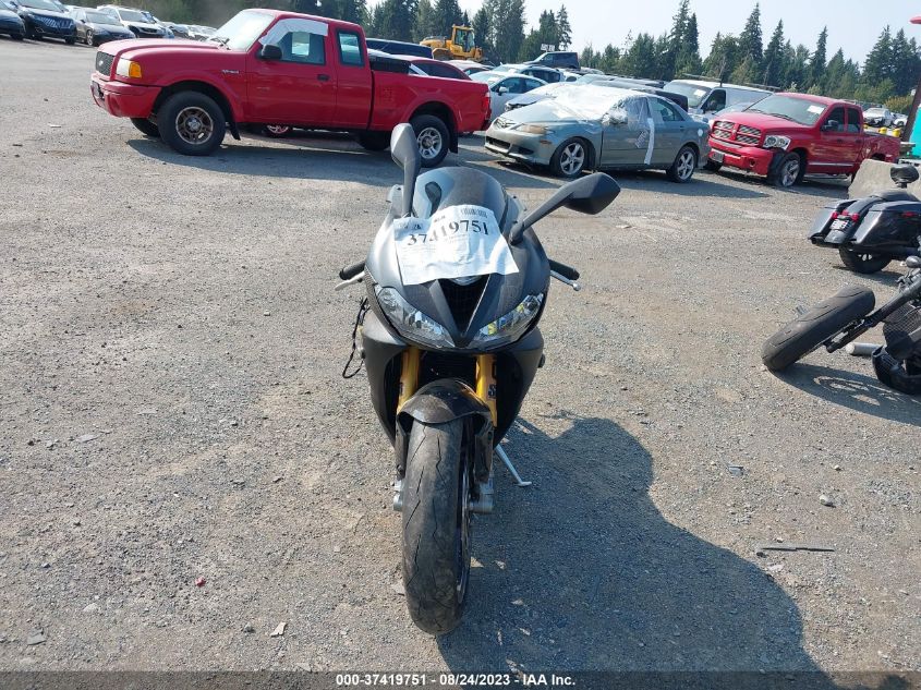 2017 TRIUMPH MOTORCYCLE DAYTONA 675R ABS - SMTA02YK8HJ780228