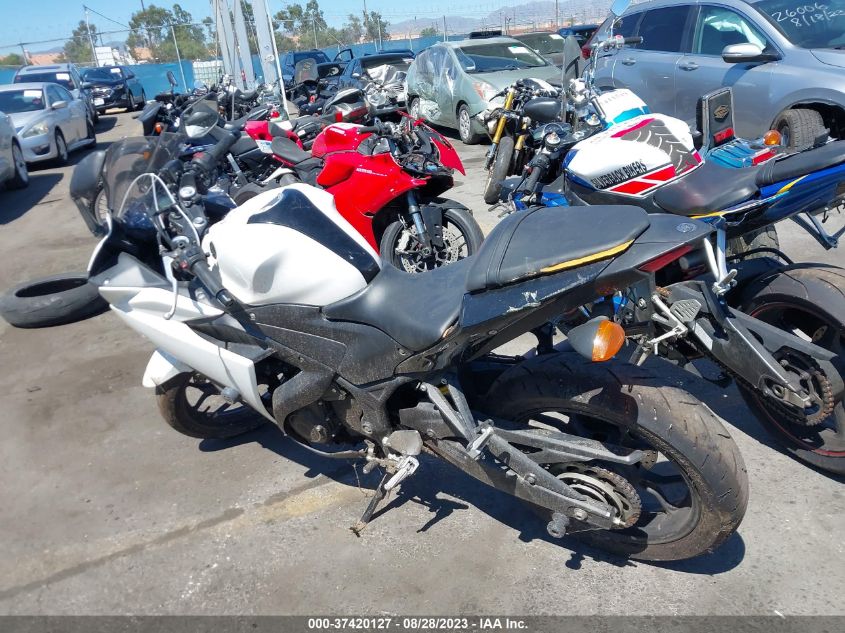 2017 YAMAHA YZFR3 A MH3RH15Y7HK002236