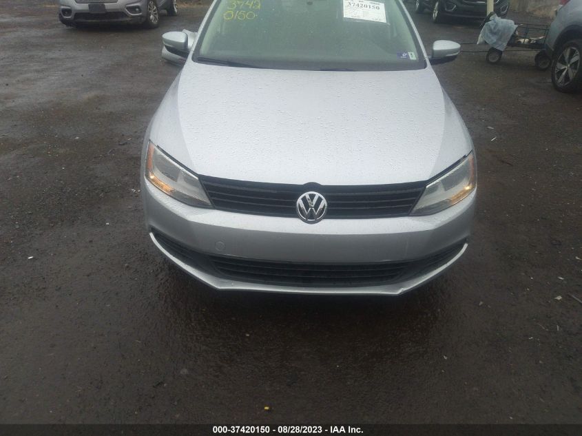 2014 VOLKSWAGEN JETTA SEDAN SE - 3VWD17AJXEM215644