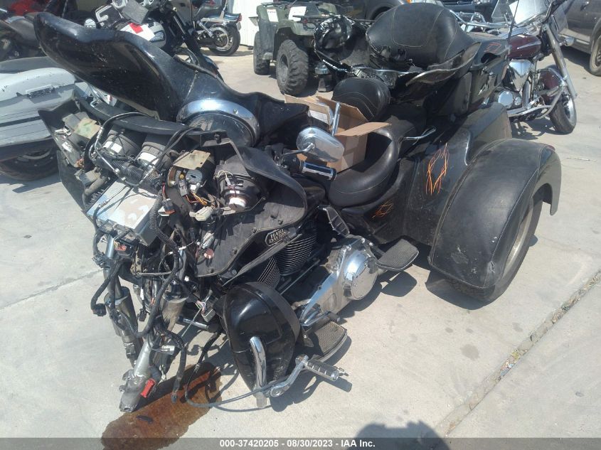 2013 HARLEY-DAVIDSON FLHTCUTG TRI GLIDE ULTRA CLASSIC 1HD1MAM11DB850312