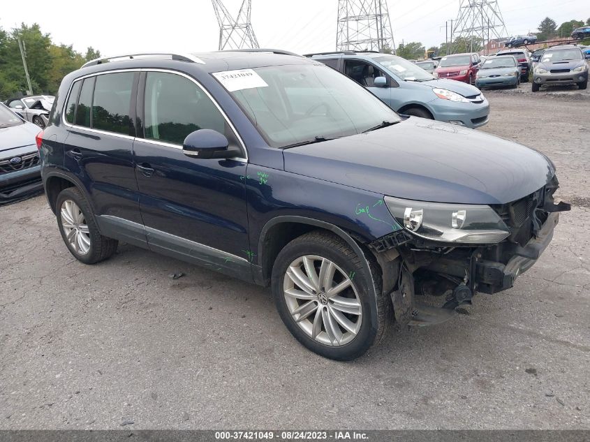 2013 VOLKSWAGEN TIGUAN SE W/SUNROOF & NAV - WVGBV7AX0DW522883