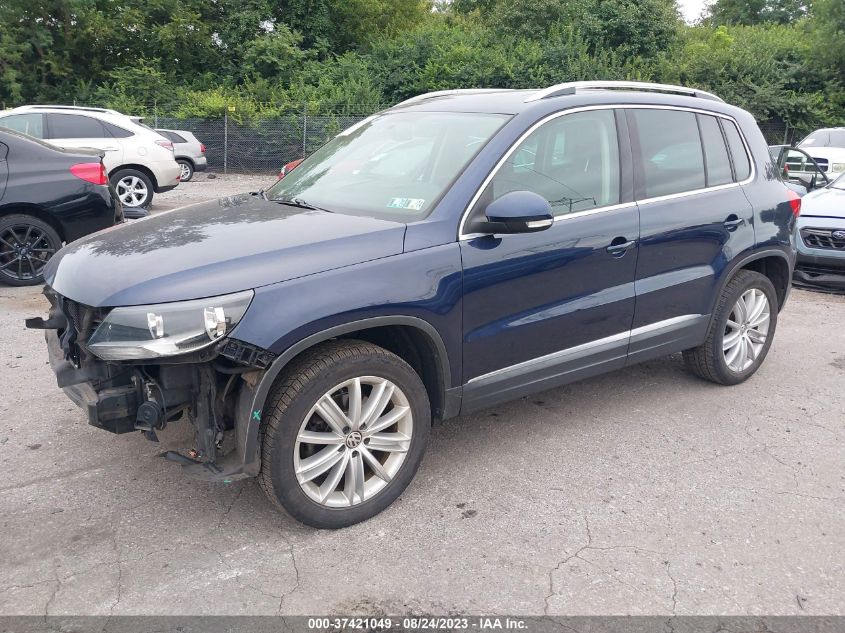 2013 VOLKSWAGEN TIGUAN SE W/SUNROOF & NAV - WVGBV7AX0DW522883