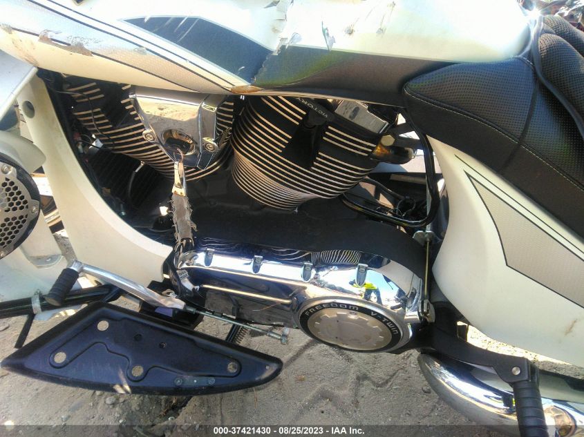 2016 VICTORY MOTORCYCLES MAGNUM 5VPYW36N5G3055690