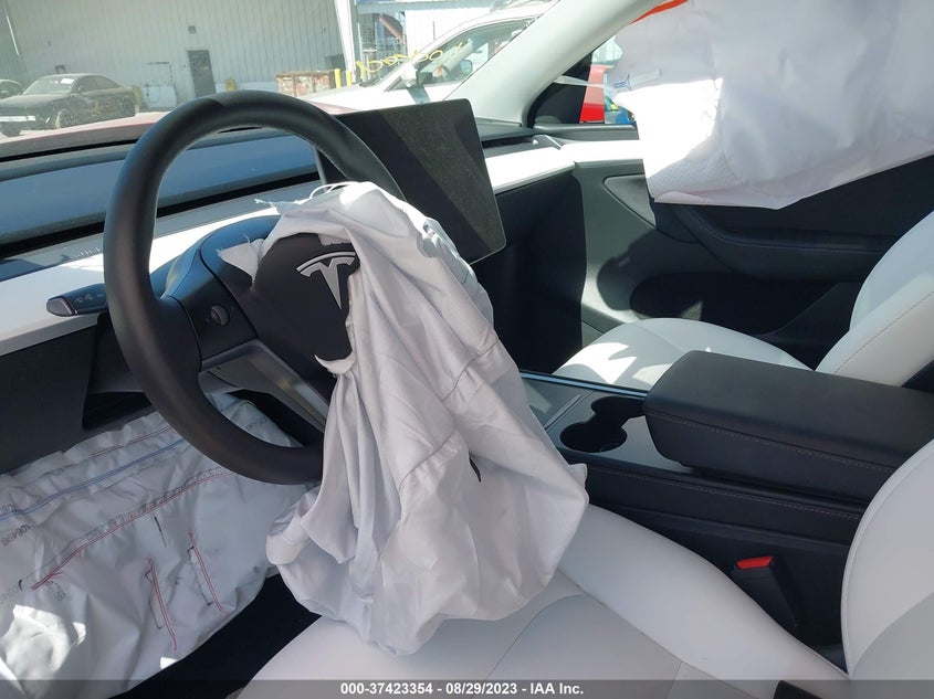 VIN 7SAYGAEE7NF521138 2022 TESLA MODEL Y