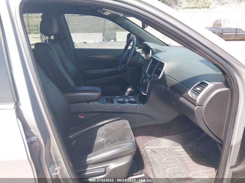 VIN 1C4RJFAG8HC714746 2017 JEEP GRAND CHEROKEE ALTITUDE
