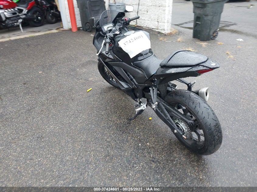 VIN MH3RH18Y5PK011981 2023 YAMAHA YZFR3 A