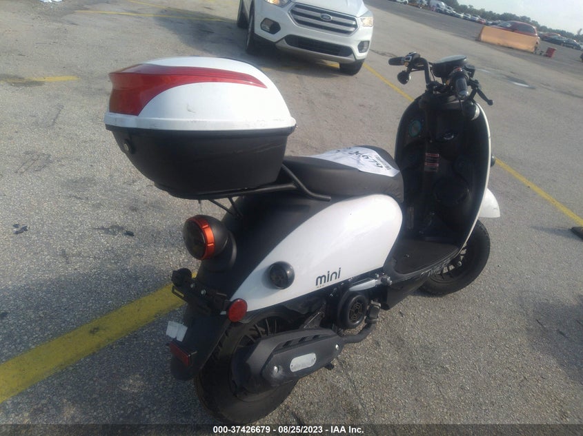 VIN LL0TCAPE4NG003791 2022 YNGF 49CC SCOOTER