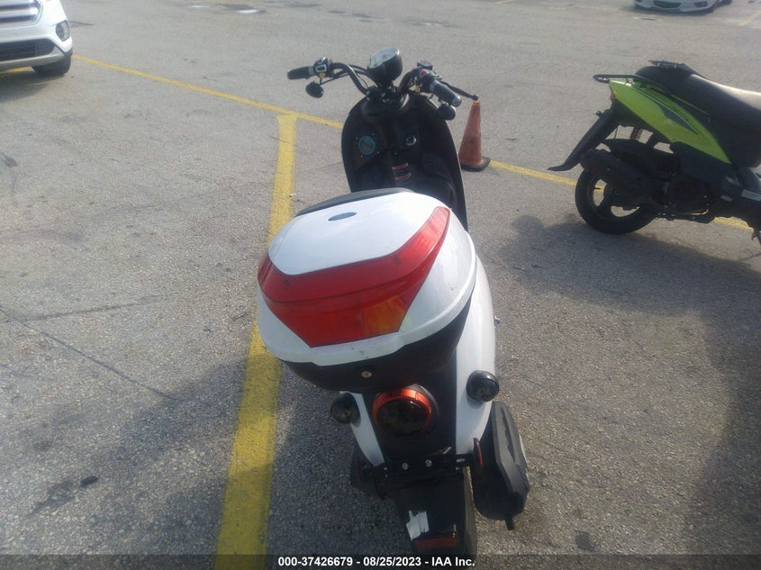 VIN LL0TCAPE4NG003791 2022 YNGF 49CC SCOOTER