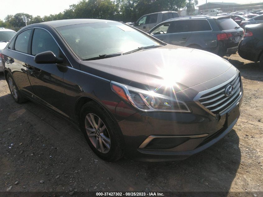 2017 HYUNDAI SONATA SE - 5NPE24AFXHH540979