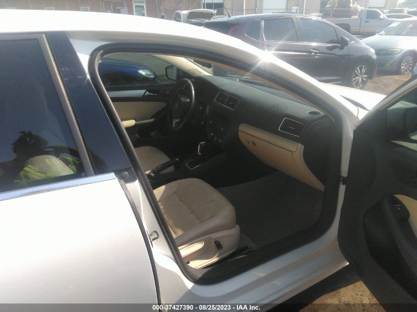 2013 VOLKSWAGEN JETTA SEDAN SE W/CONVENIENCE - 3VWDX7AJ8DM374823
