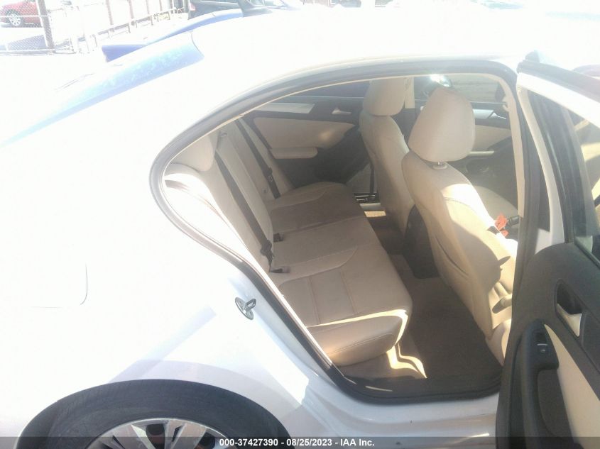 2013 VOLKSWAGEN JETTA SEDAN SE W/CONVENIENCE - 3VWDX7AJ8DM374823