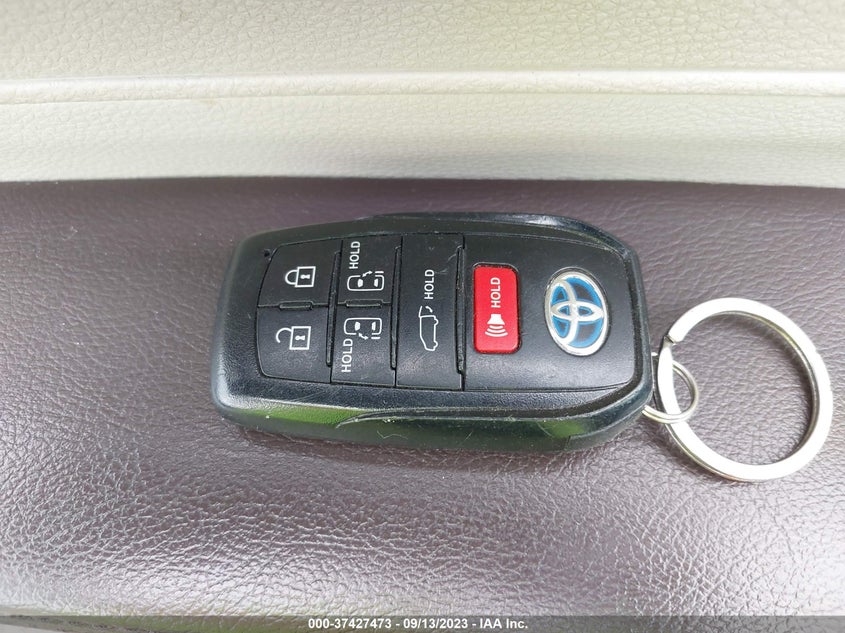 VIN 5TDESKFC3NS056449 2022 TOYOTA SIENNA PLATINUM