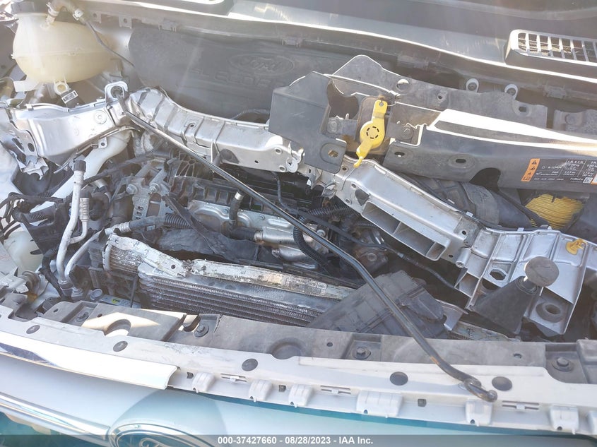 VIN 1FMCU9GD5HUC23049 2017 FORD ESCAPE SE