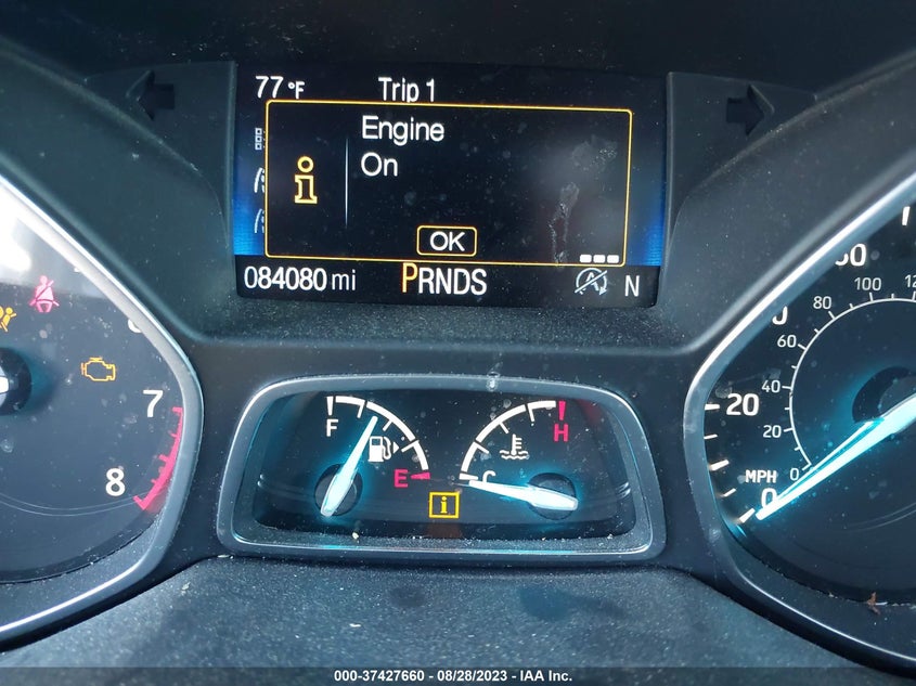 VIN 1FMCU9GD5HUC23049 2017 FORD ESCAPE SE