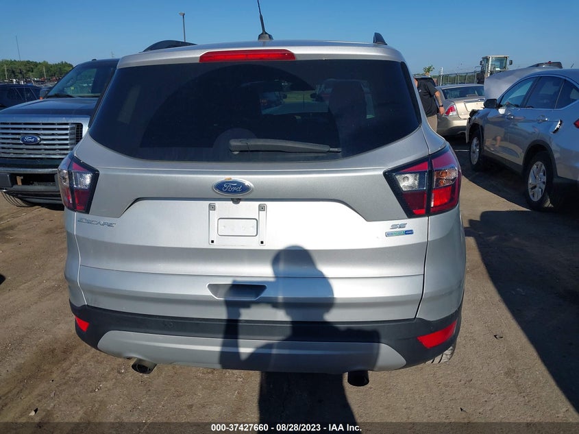 VIN 1FMCU9GD5HUC23049 2017 FORD ESCAPE SE
