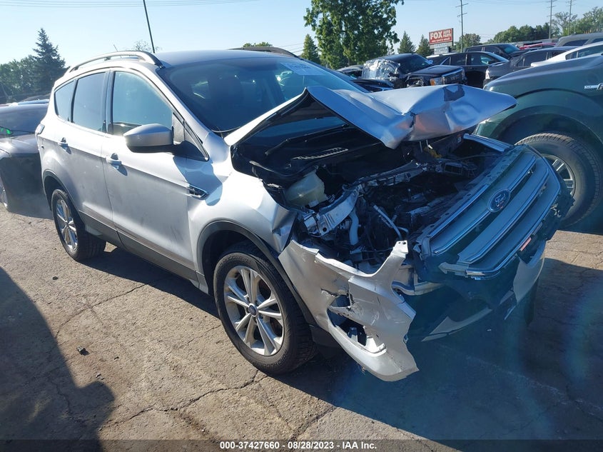 VIN 1FMCU9GD5HUC23049 2017 FORD ESCAPE SE
