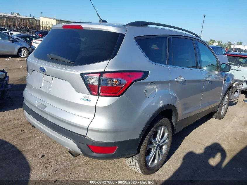 VIN 1FMCU9GD5HUC23049 2017 FORD ESCAPE SE