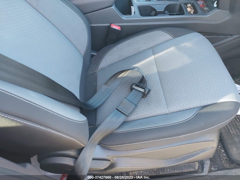 VIN 1FMCU9GD5HUC23049 2017 FORD ESCAPE SE