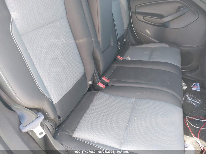 VIN 1FMCU9GD5HUC23049 2017 FORD ESCAPE SE