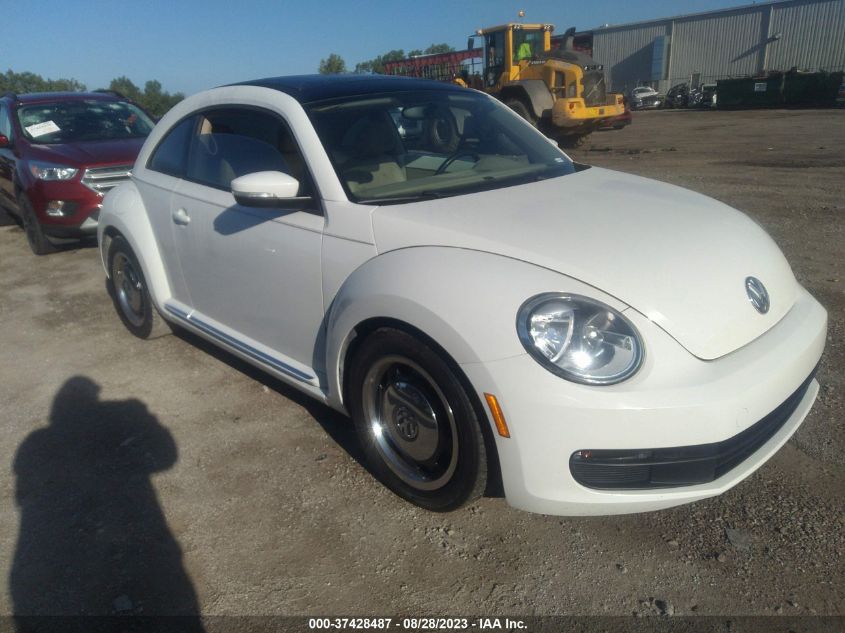 2013 VOLKSWAGEN BEETLE COUPE 2.5L W/SUN - 3VWJX7AT3DM611786