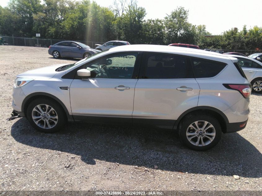 2017 FORD ESCAPE SE - 1FMCU0GD2HUD83627