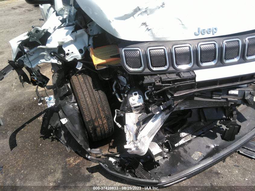 VIN 3C4NJDFB0NT195305 2022 JEEP COMPASS LATITUDE LUX