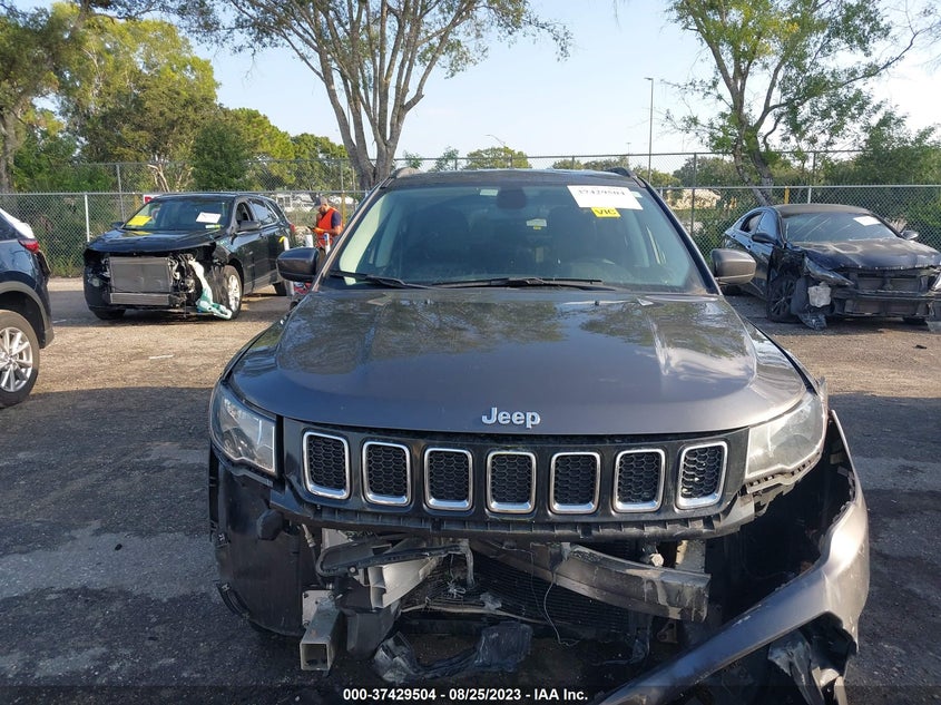 VIN 3C4NJCBB8KT646587 2019 JEEP COMPASS LATITUDE