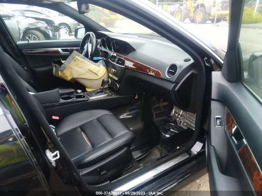2013 MERCEDES-BENZ C-CLASS C 300 - WDDGF8AB7DG121834