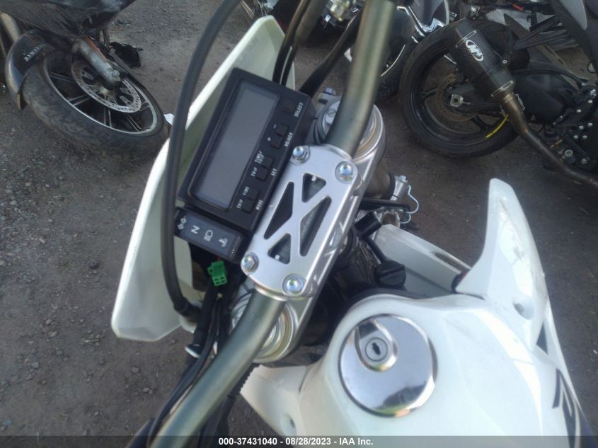 2022 SUZUKI DR-Z400 SM JS1SK44A1N7102722