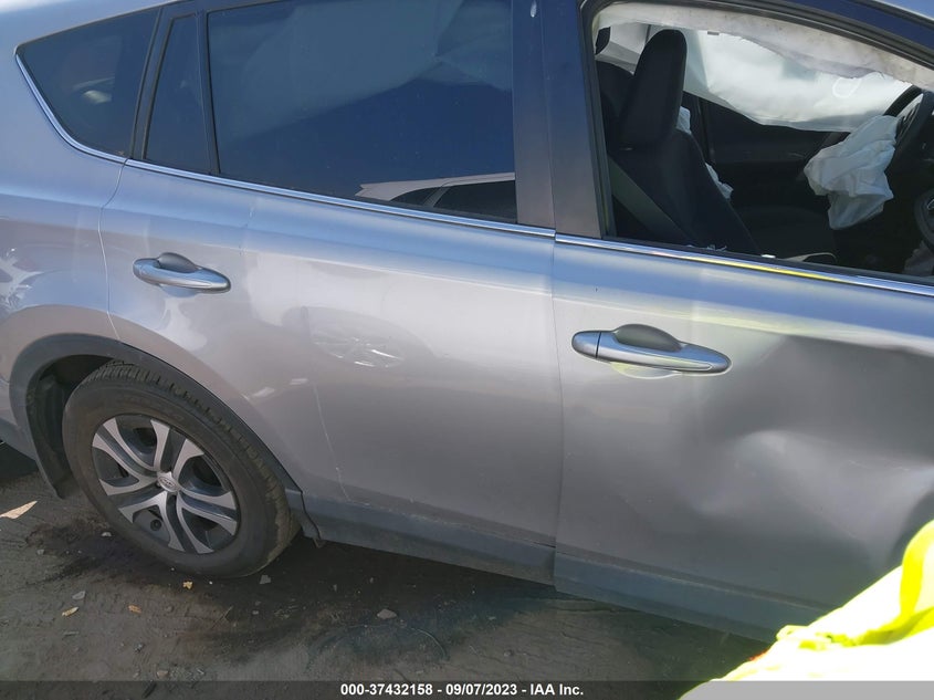 VIN 2T3ZFREV1JW504357 2018 TOYOTA RAV4 LE