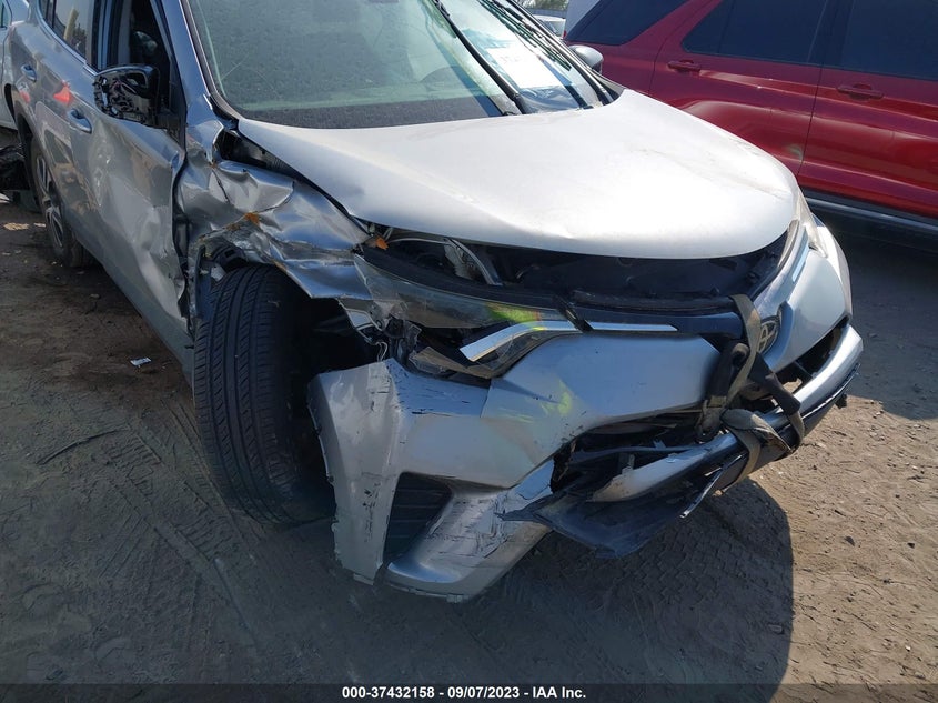VIN 2T3ZFREV1JW504357 2018 TOYOTA RAV4 LE