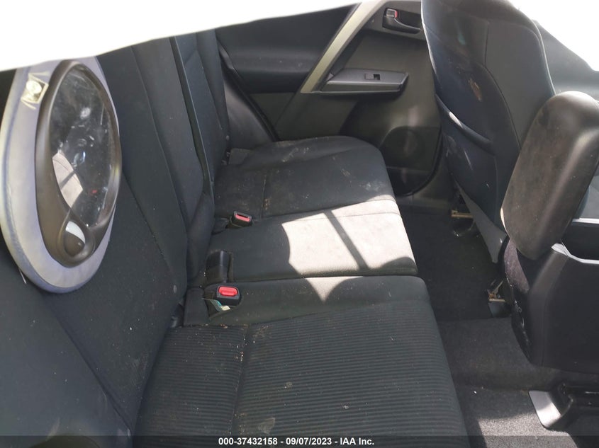 VIN 2T3ZFREV1JW504357 2018 TOYOTA RAV4 LE