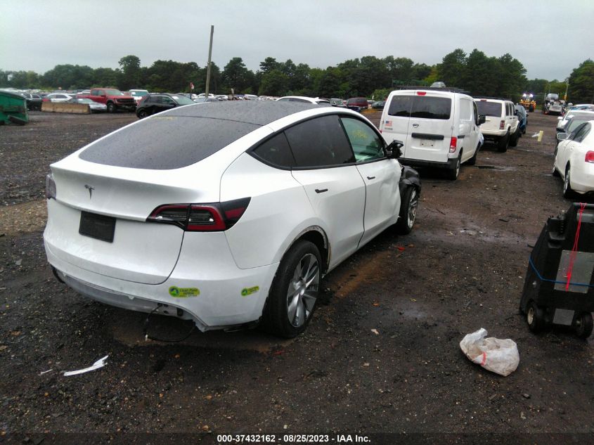 5YJYGDEE8LF027480 Tesla Model Y LONG RANGE 4