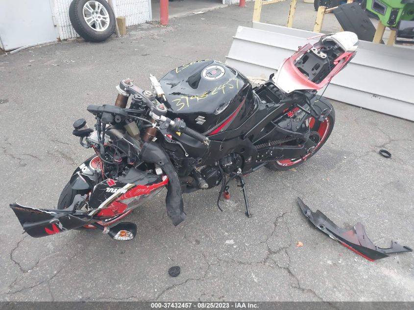2005 SUZUKI GSX-R1000 - JS1GT76A152108891
