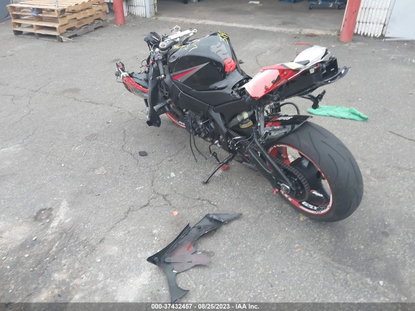 2005 SUZUKI GSX-R1000 - JS1GT76A152108891