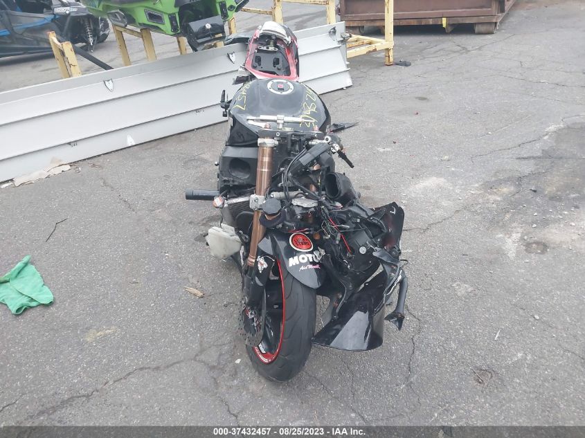 2005 SUZUKI GSX-R1000 - JS1GT76A152108891