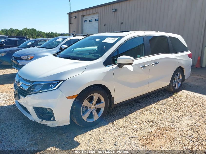 5FNRL6H72JB081122 2018 HONDA ODYSSEY, photo no. 2