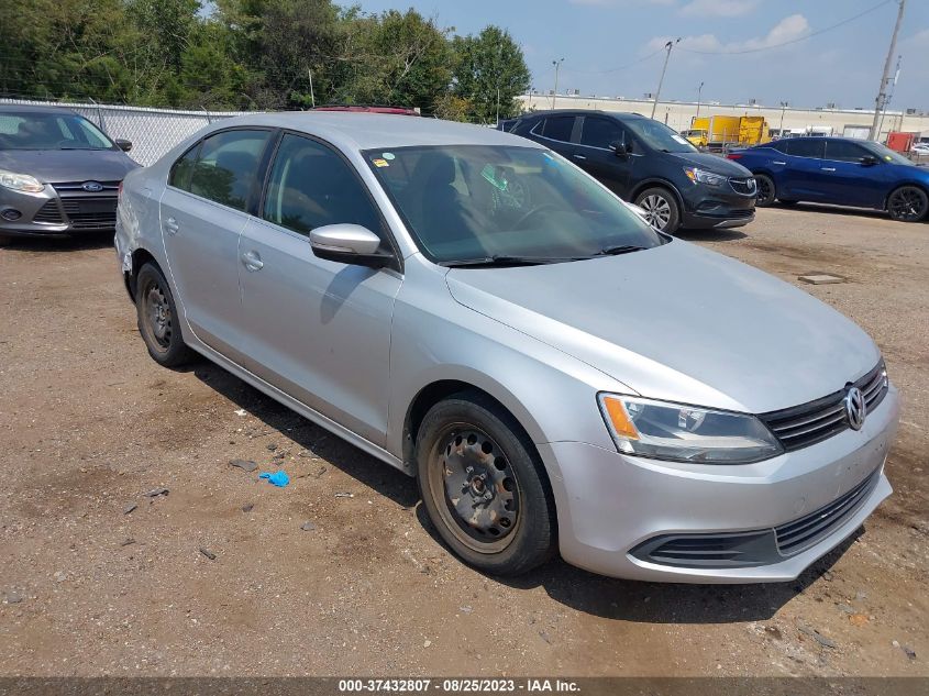 2013 VOLKSWAGEN JETTA SEDAN SE - 3VWDP7AJ4DM282897